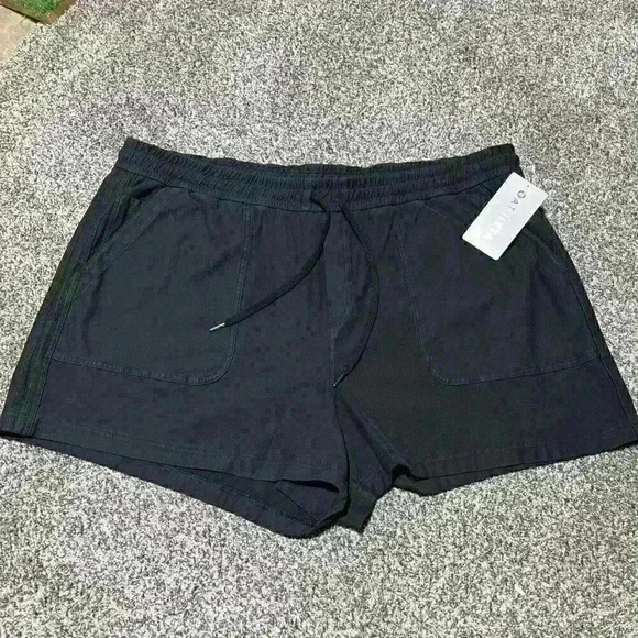 Athleta NWT Women's Farallon Short Size 26 Color Black $69 Retail - Picture 1 of 12